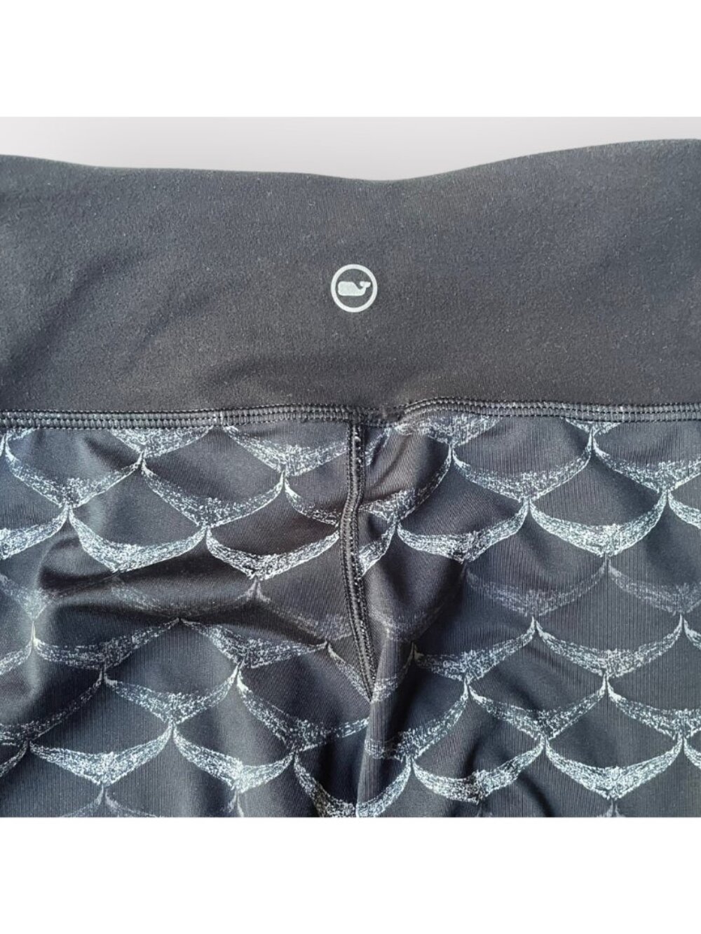 Vineyard Vines Size XS Black Gray Tonal Whale Tail Performance Cropped Leggings - Picture 8 of 10